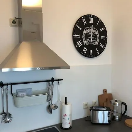 Gruenderzeitwohnung In Beliebter Suedvorstadt Apartamento *